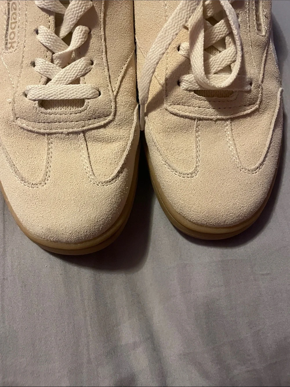 NWOB Reebok Women’s Suede Sneakers in Cream with Light Blue Accent Size 8